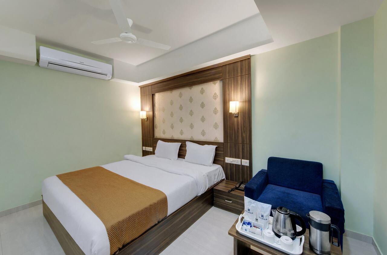Hotel Shital Inn Ахмедабад Экстерьер фото